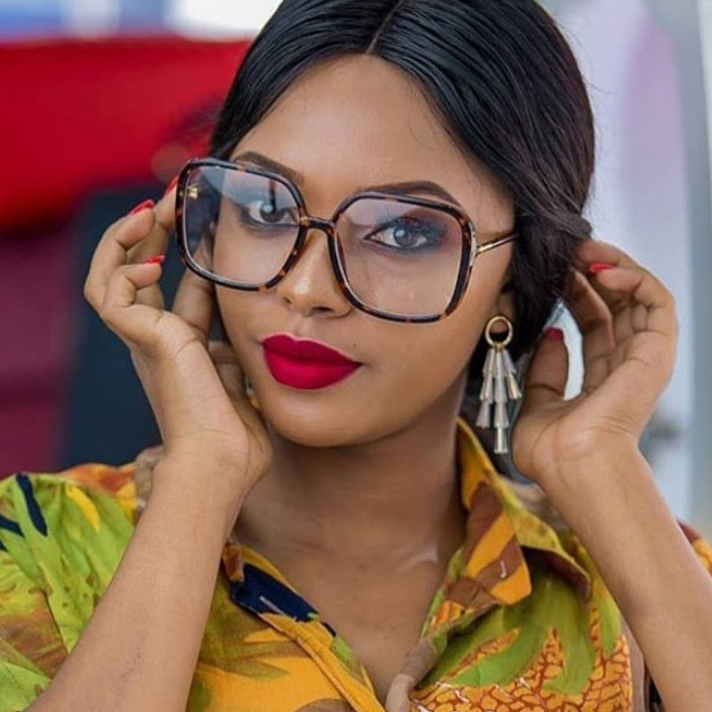 Lunettes Vintage carrées claires pour femmes.