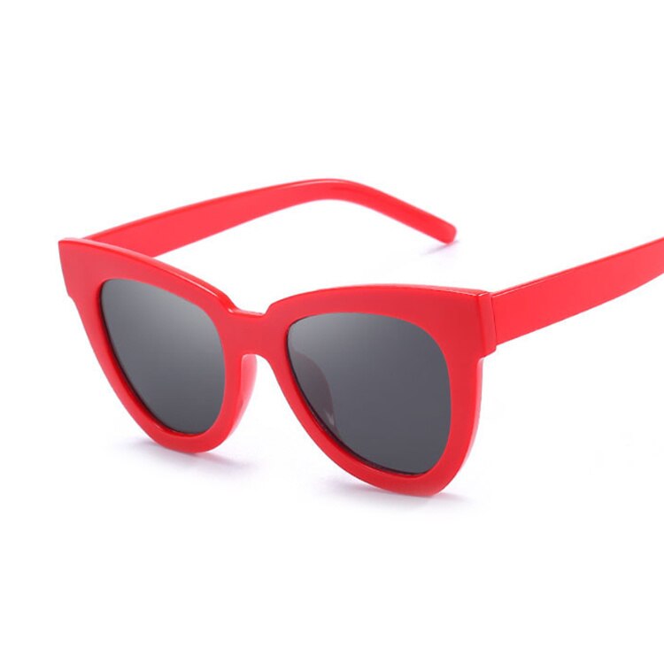 Lunettes de soleil carrées en œil de chat pour femmes, monture noire.